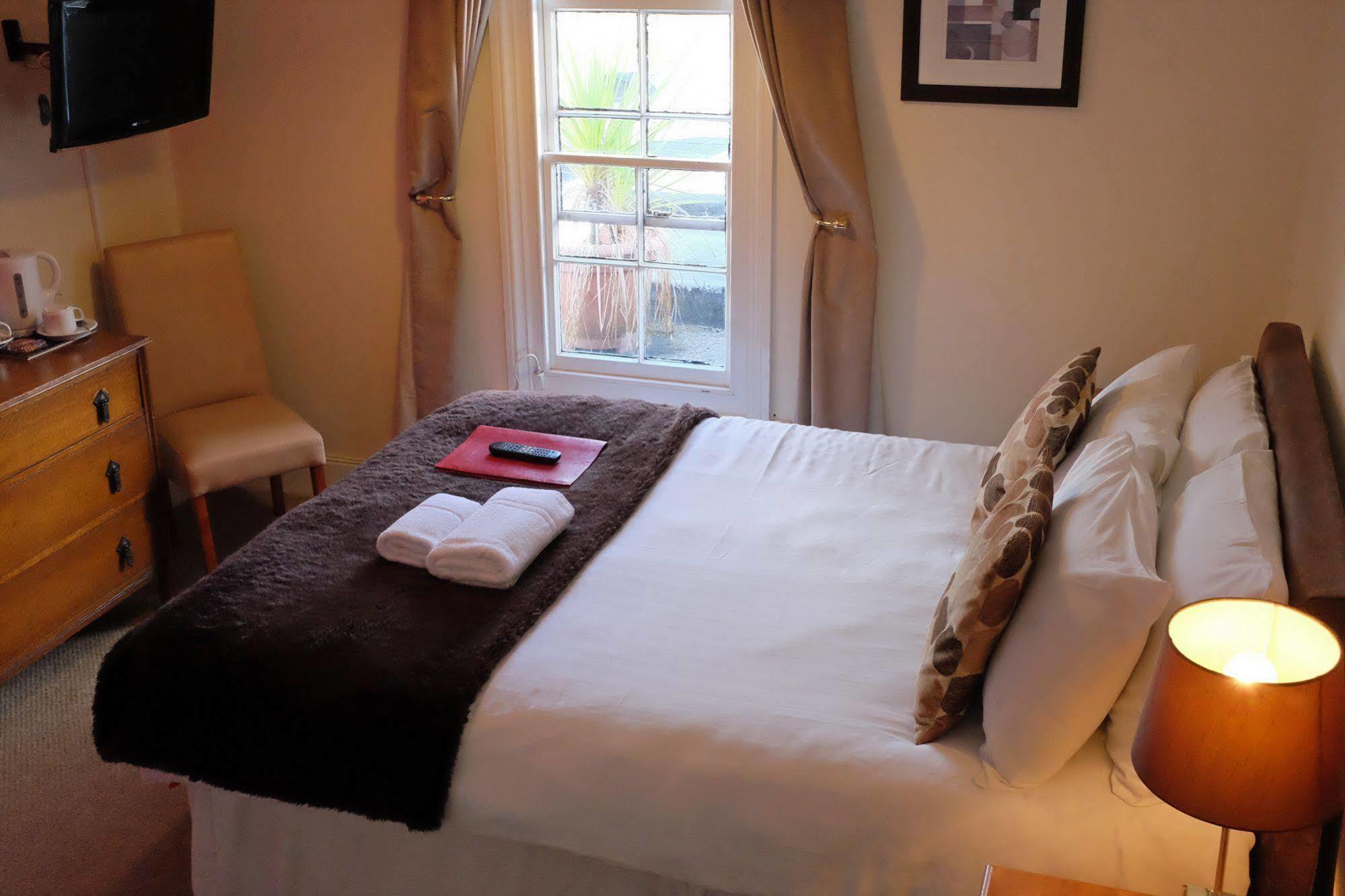 The Old Court Hotel Witney Esterno foto