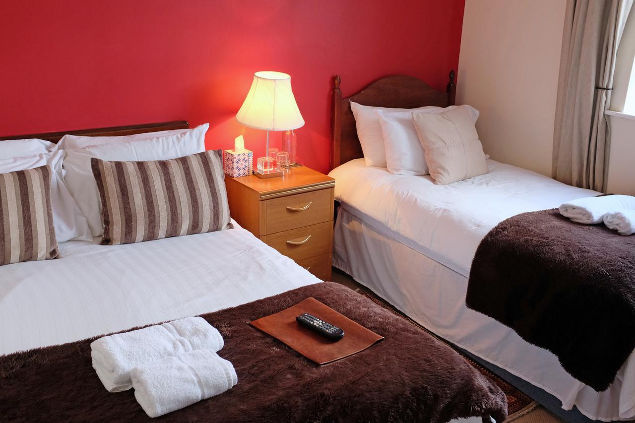 The Old Court Hotel Witney Esterno foto